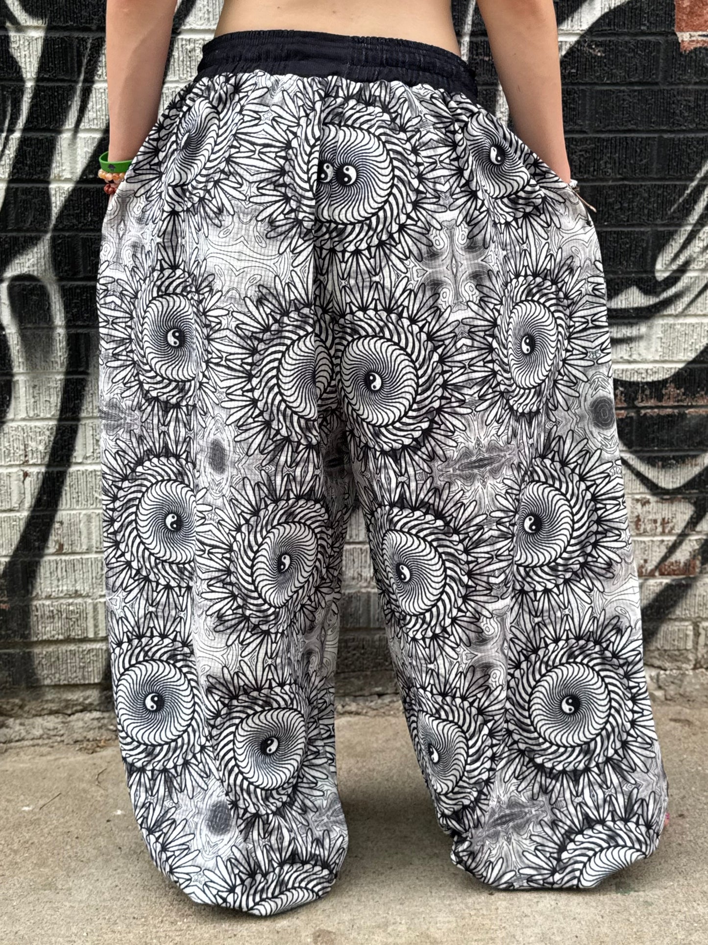 (PRE-SALE) Yin Yang Lantern Pants