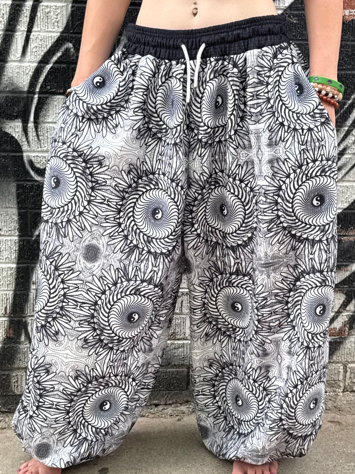 (PRE-SALE) Yin Yang Lantern Pants