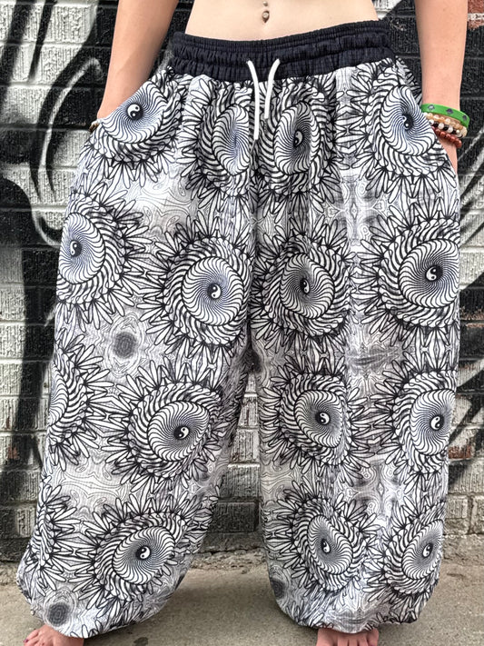 (PRE-SALE) Yin Yang Lantern Pants