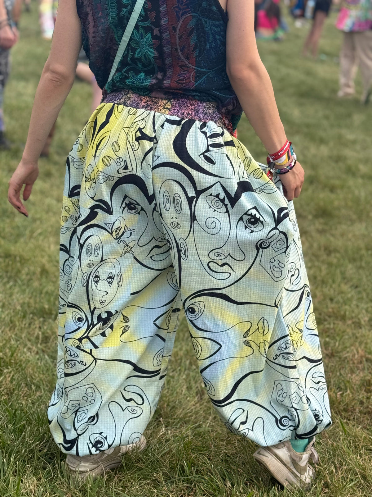 (PRE-SALE) Morphing Faces Lantern Pants